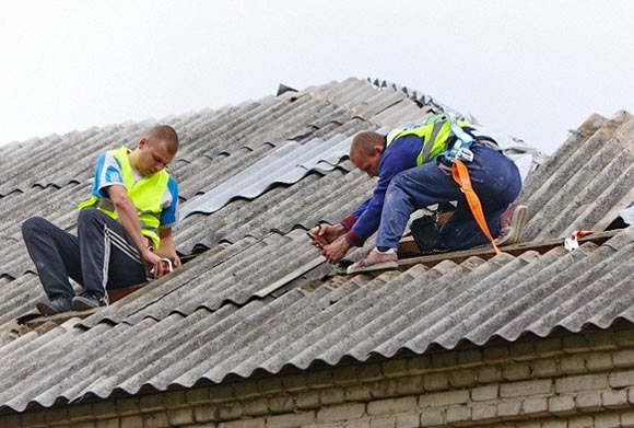 Удаление шифера с поврежденной зоны