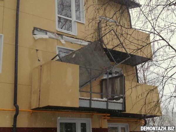 2. Проведите осмотр и очистку балконной конструкции