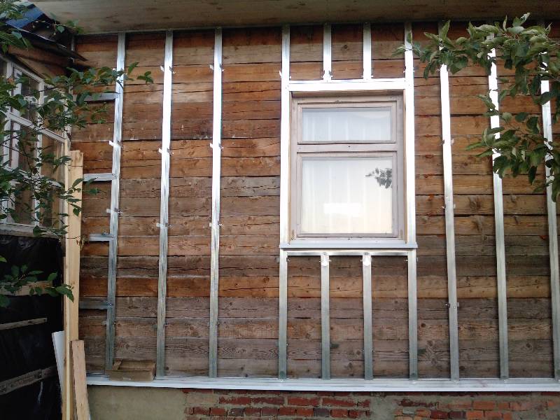 Закрепление сайдинга по периметру фронтона